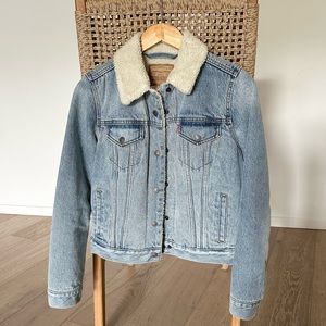 Levi's Light Blue Denim Jean Jacket with Cream Sherpa Collar